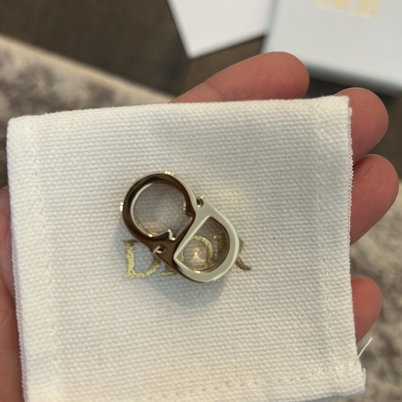 💯 AUTHENTIC DIOR CHARM /badge embellished - Picture 5 of 16